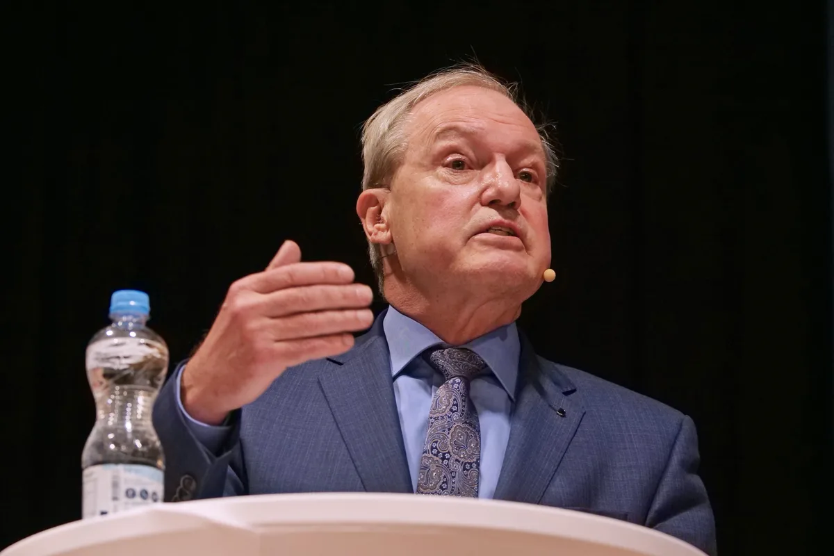 Jörg Kündig spricht.